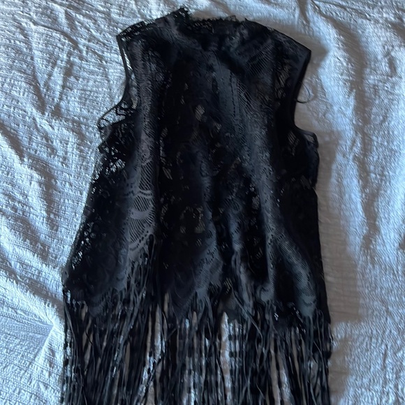 Zara Tops - Zara lace top with fringe bottom